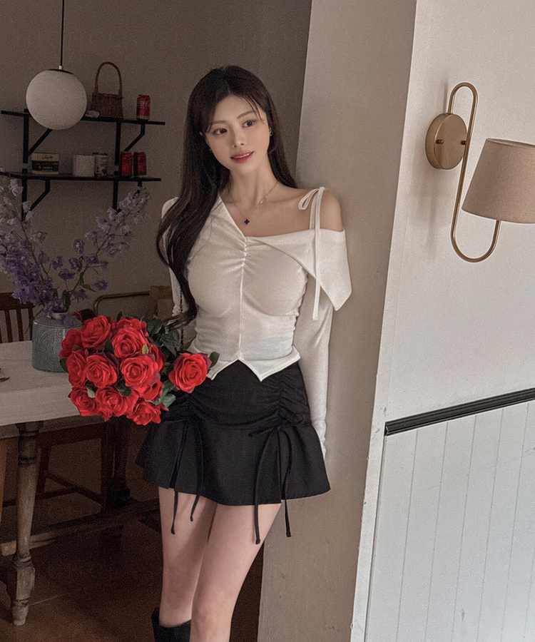 オフショルダースリットクロップ長袖Tシャツ IVORY
