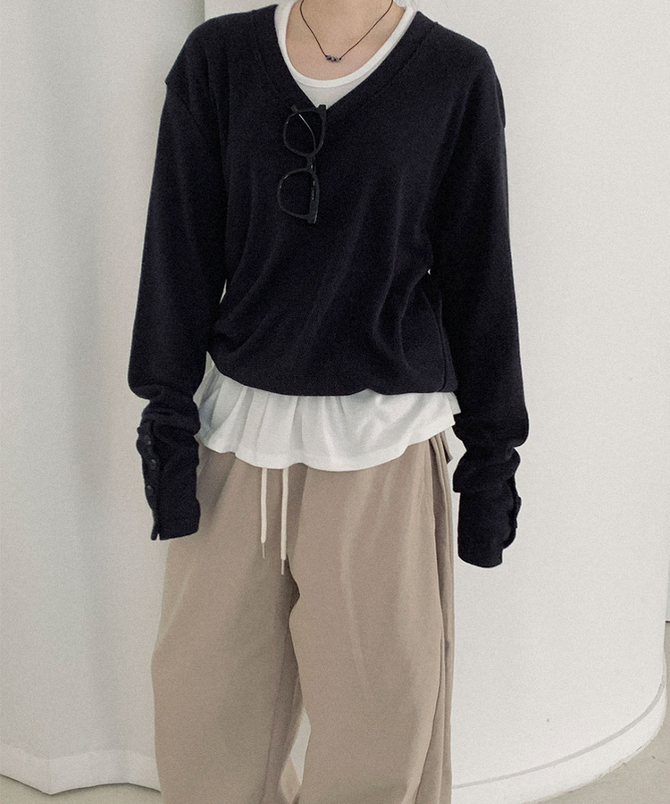 ウールボタンVネックニット NAVY