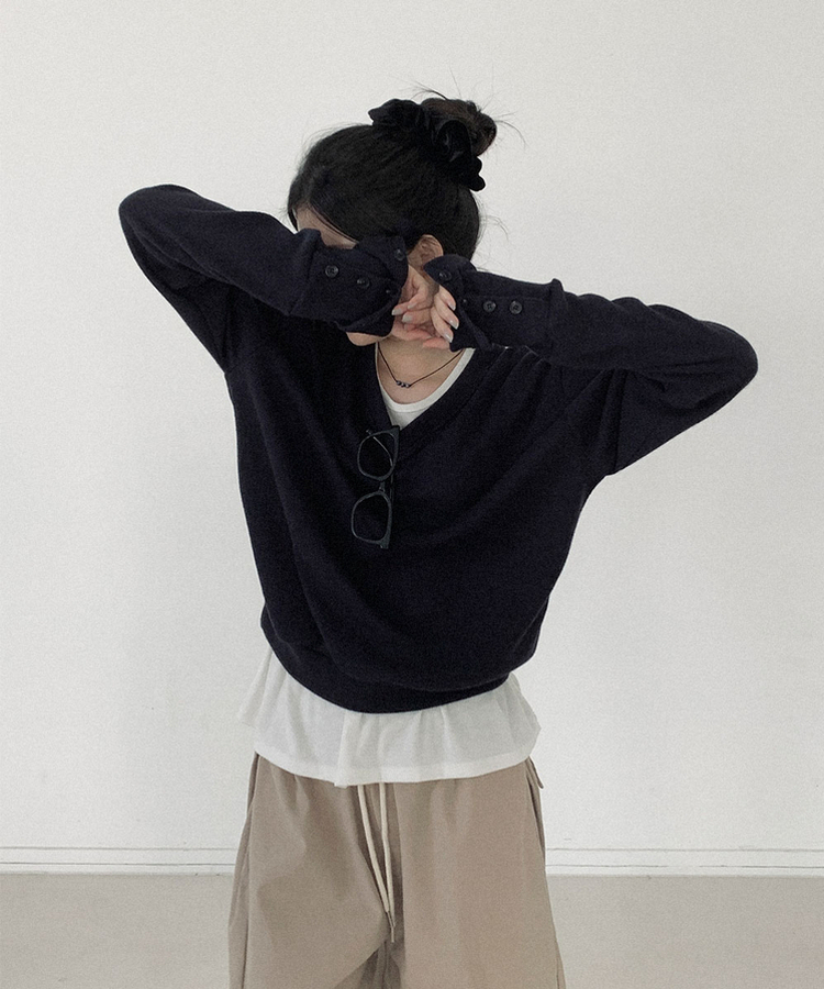 ウールボタンVネックニット NAVY