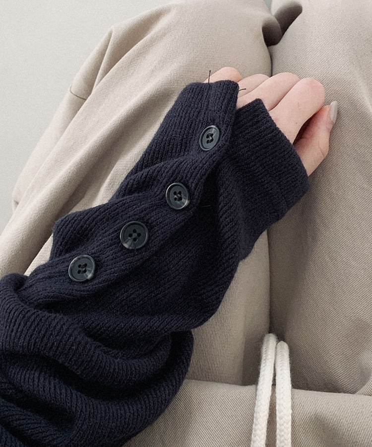 ウールボタンVネックニット NAVY