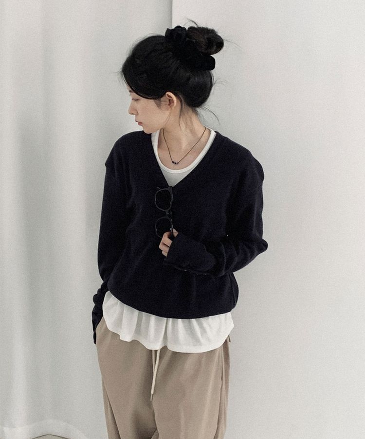 ウールボタンVネックニット NAVY