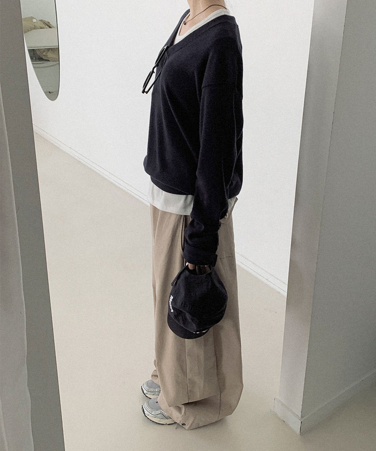 ウールボタンVネックニット NAVY