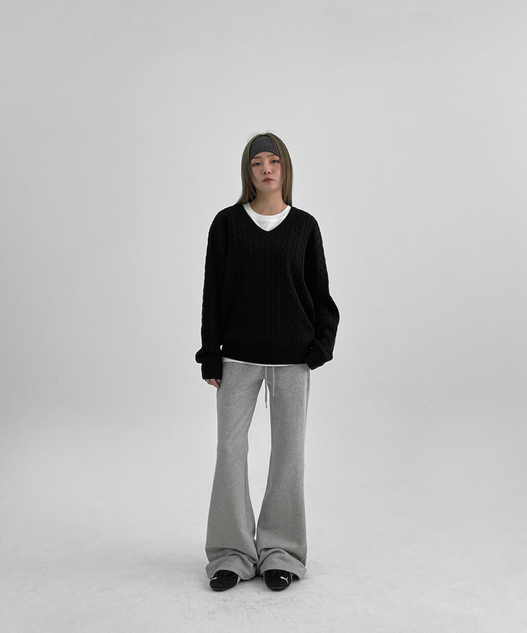ケーブルVネックニット BLACK