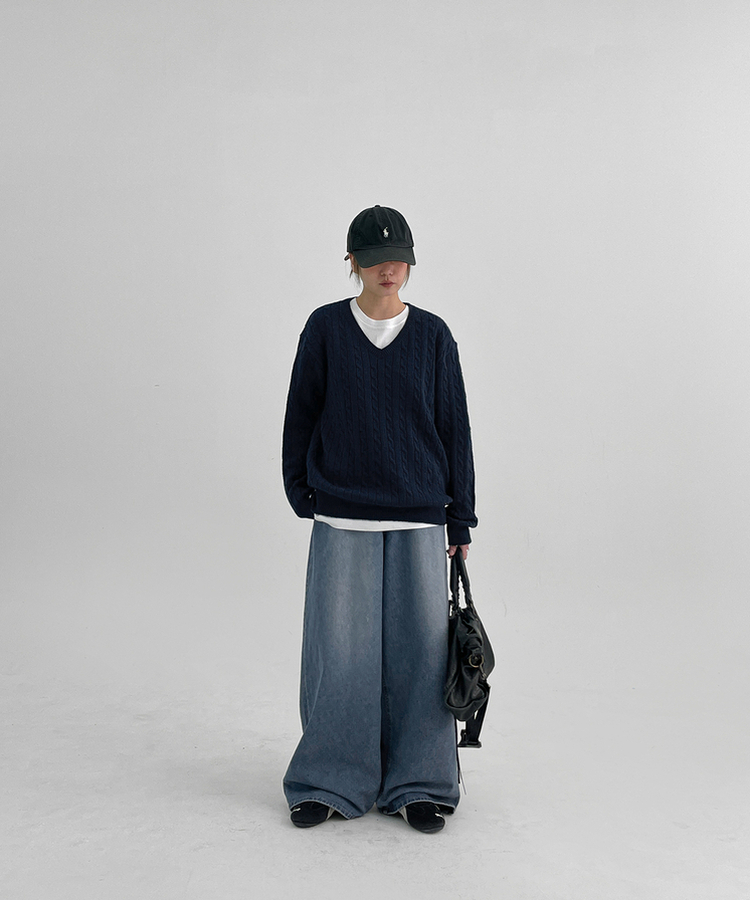 ケーブルVネックニット NAVY