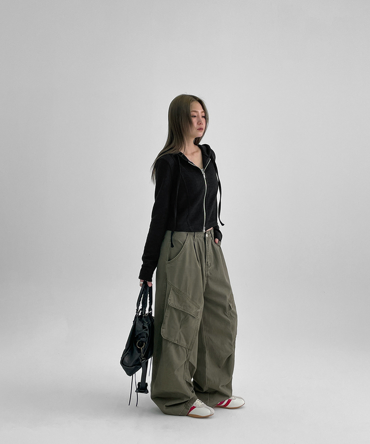カットフードジップアップ BLACK