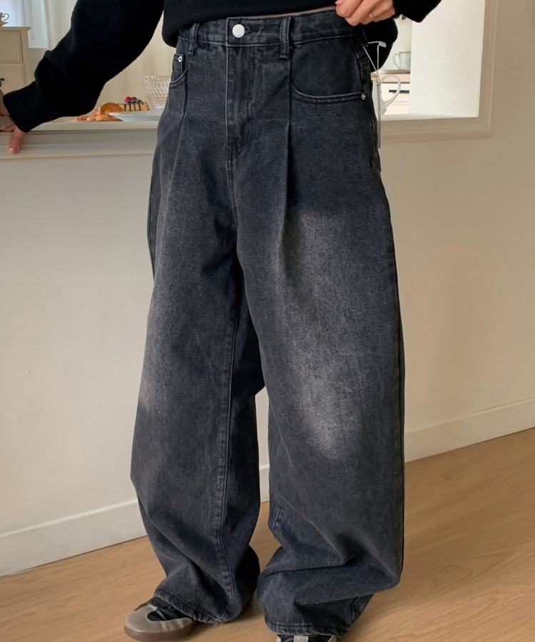 ナチュラルウォッシングワイドジーンズ BLACK DENIM