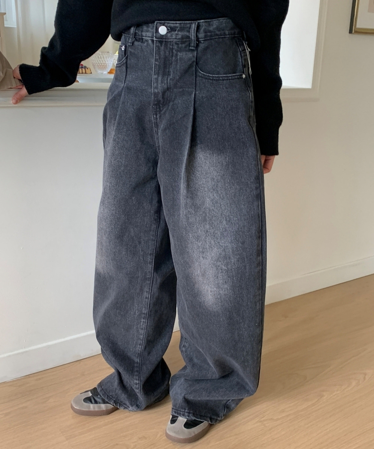 ナチュラルウォッシングワイドジーンズ BLACK DENIM