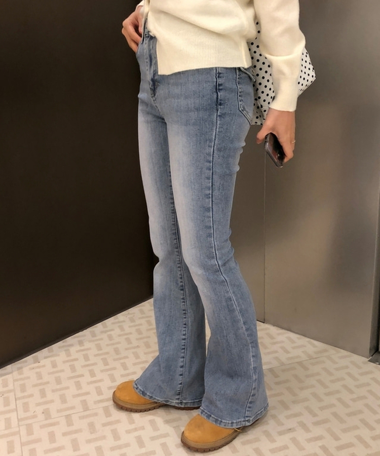 ポケットスリムブーツカットフレアジーンズ LIGHT DENIM