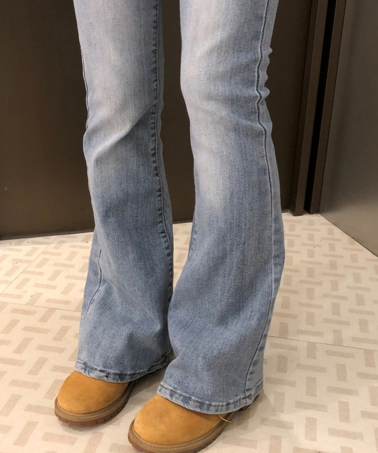ポケットスリムブーツカットフレアジーンズ LIGHT DENIM