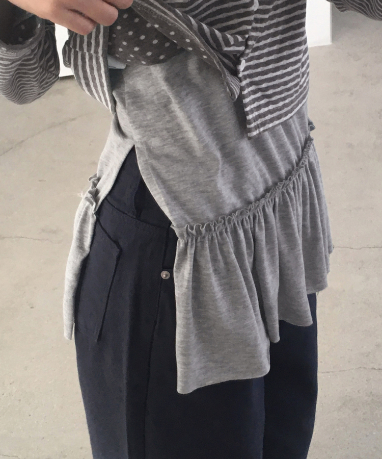 フリルシャーリングレイヤードワンピース CHARCOAL