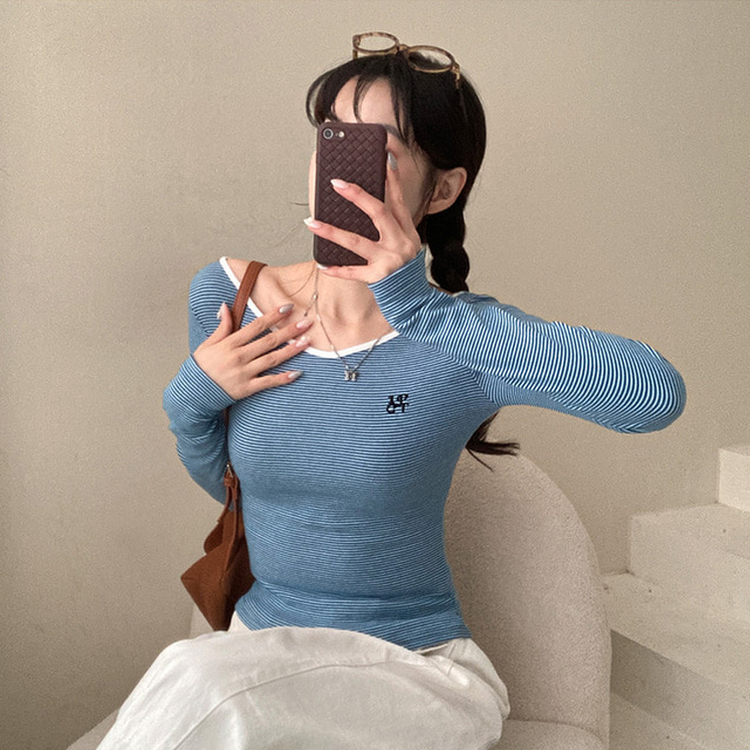 刺繍ポイントUネックストライプTシャツ BLUE