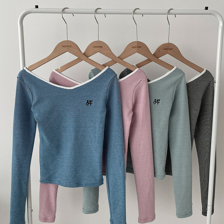 刺繍ポイントUネックストライプTシャツ