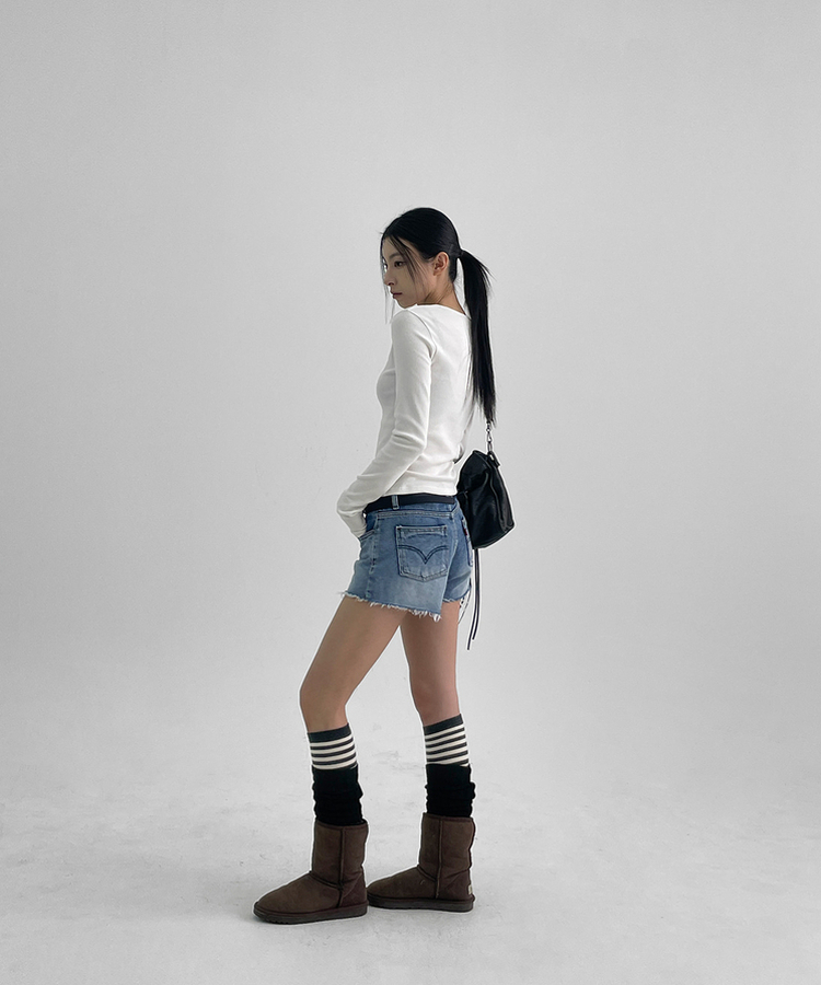 ローウエストカットデニムショートパンツ LIGHT BLUE