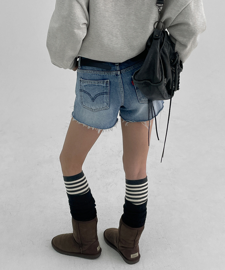 ローウエストカットデニムショートパンツ LIGHT BLUE