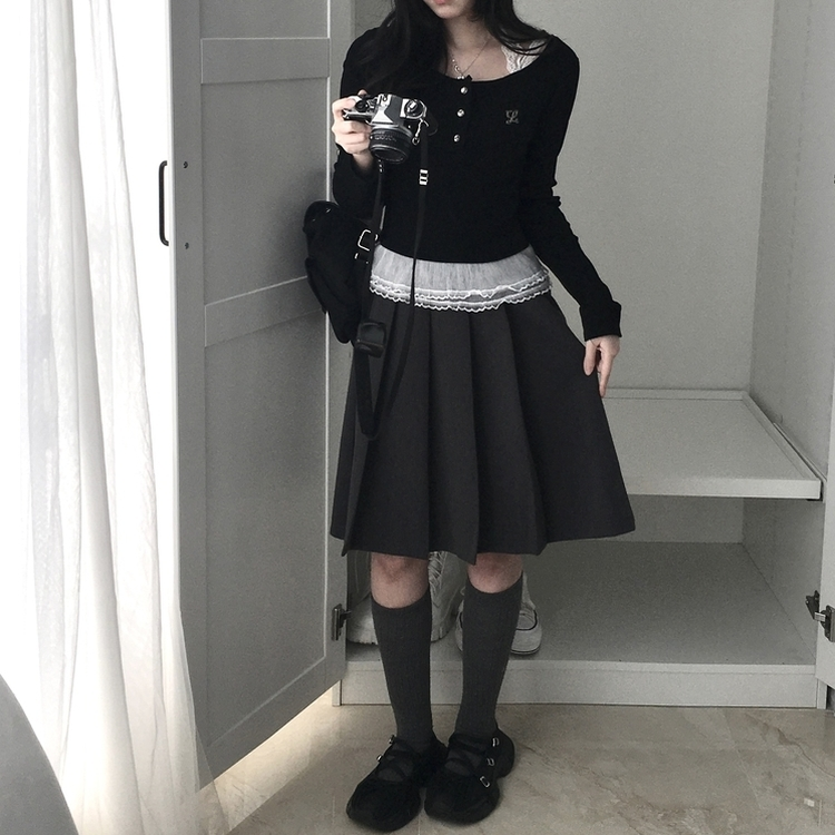 ホルターネックティアードレースレイヤードTシャツ