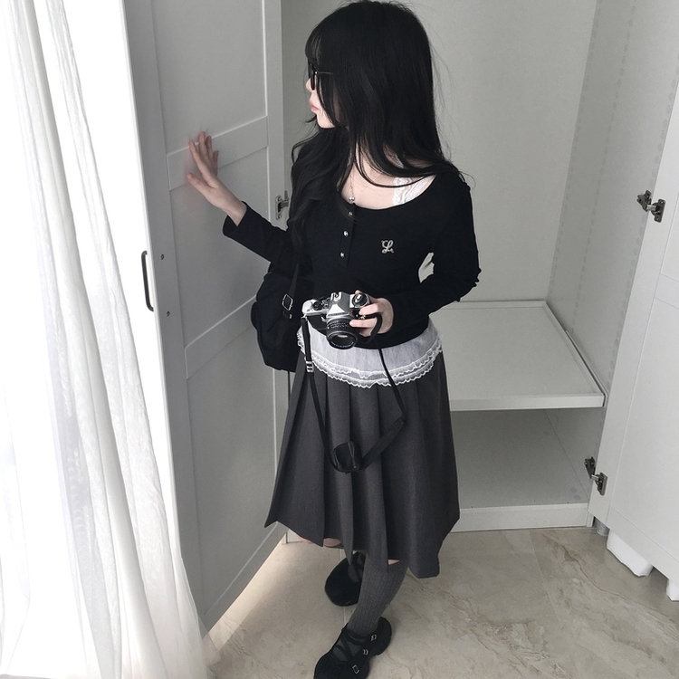 ホルターネックティアードレースレイヤードTシャツ