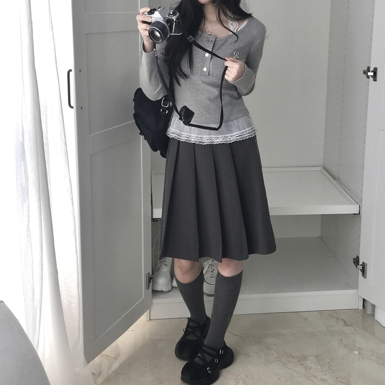 ホルターネックティアードレースレイヤードTシャツ