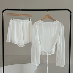 スクエアネックブラウス＋フレアミニスカート