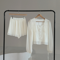 スクエアネックブラウス＋フレアミニスカート