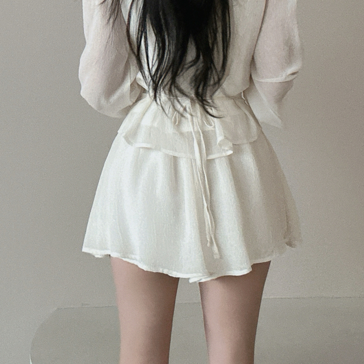 スクエアネックブラウス＋フレアミニスカート CREAM