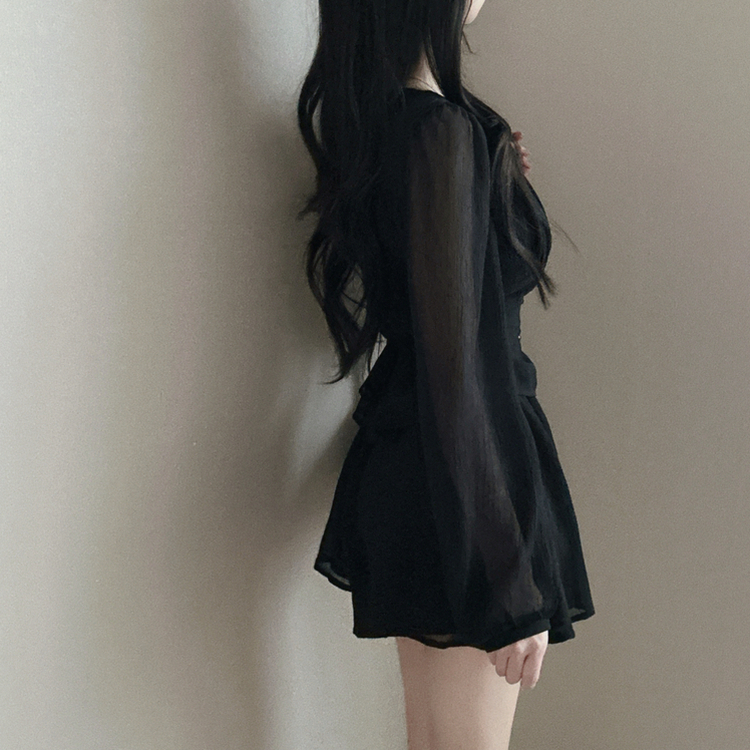 スクエアネックブラウス＋フレアミニスカート BLACK