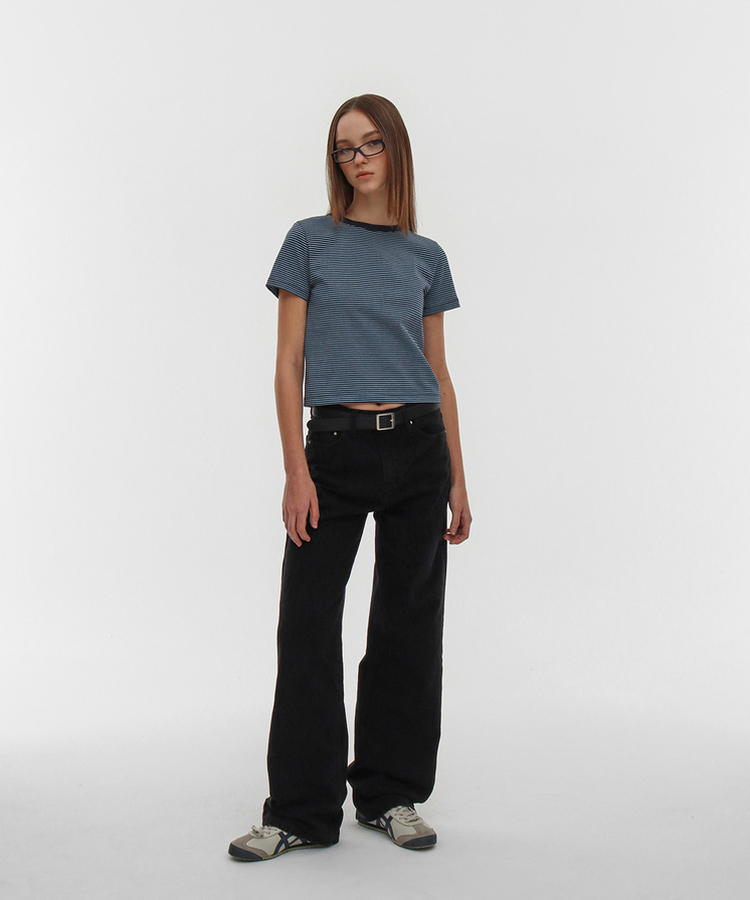 ブラックストレートパンツ BLACK