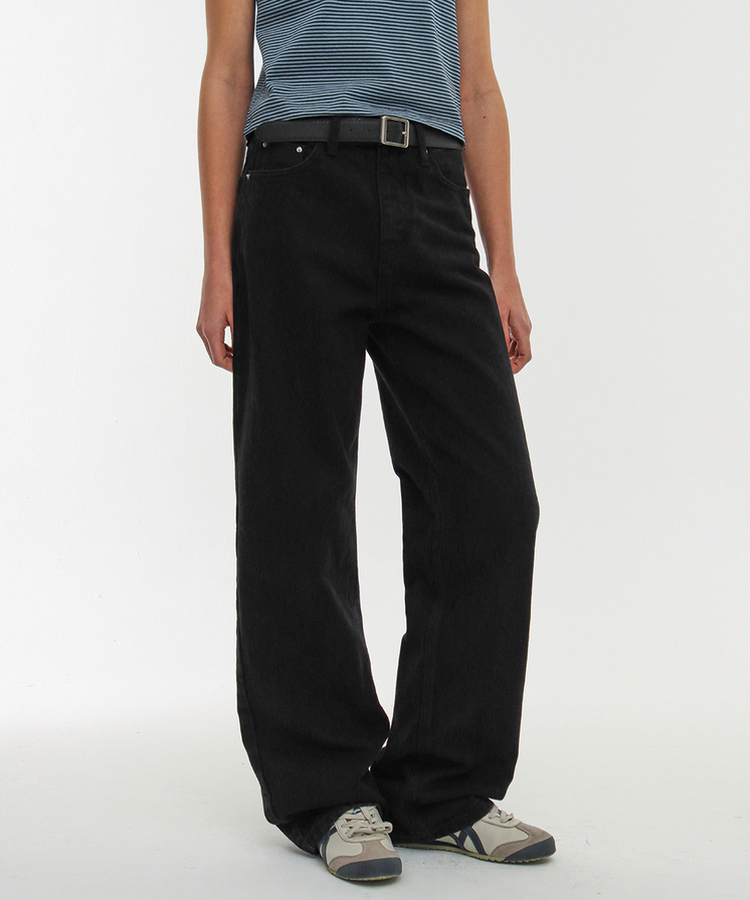 ブラックストレートパンツ BLACK