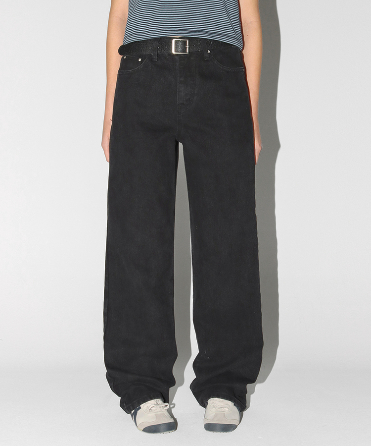 ブラックストレートパンツ BLACK