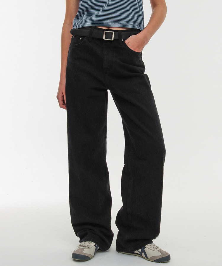 ブラックストレートパンツ BLACK