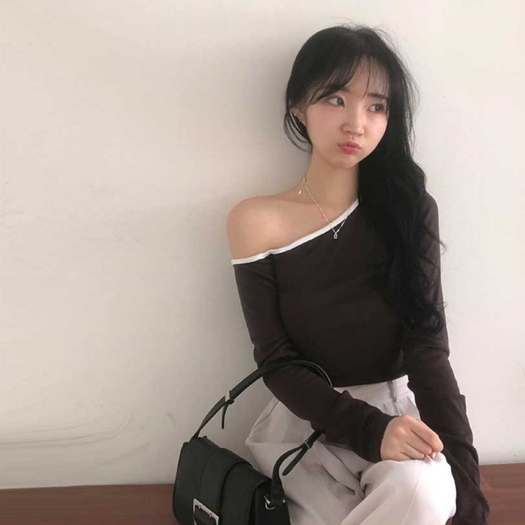 アンバランスワンオフショルダーTシャツ BROWN