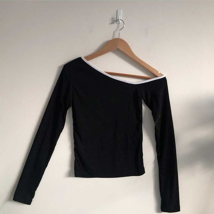 アンバランスワンオフショルダーTシャツ