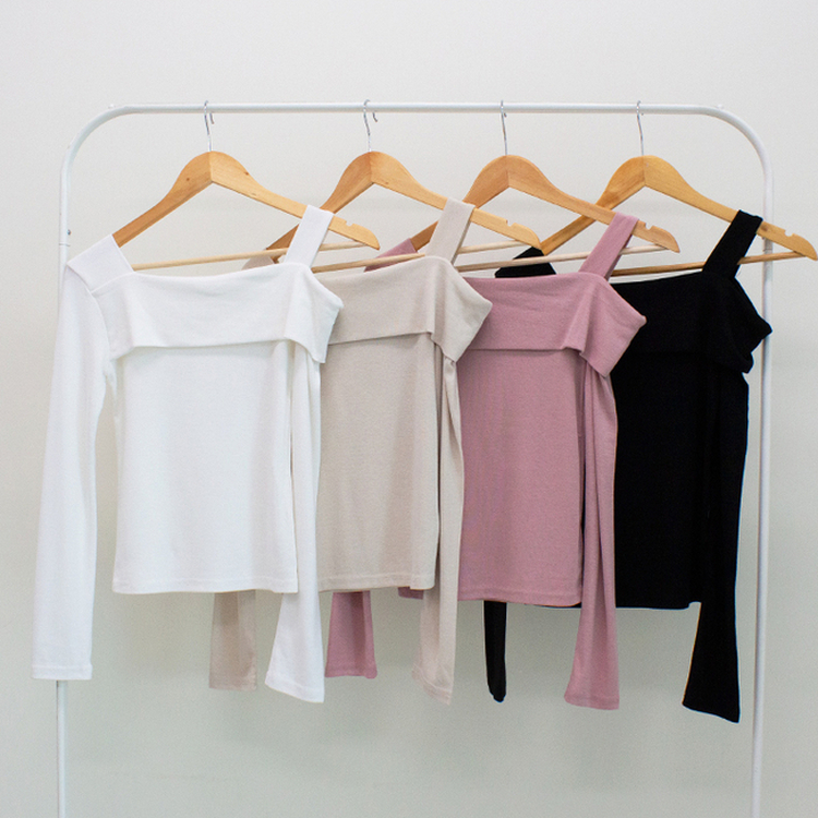 オフショルダーアンバランス長袖Tシャツ