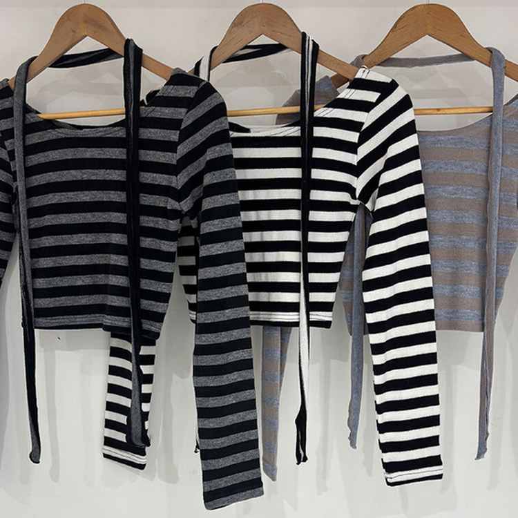 【タイ付き】ストライプクロップTシャツ