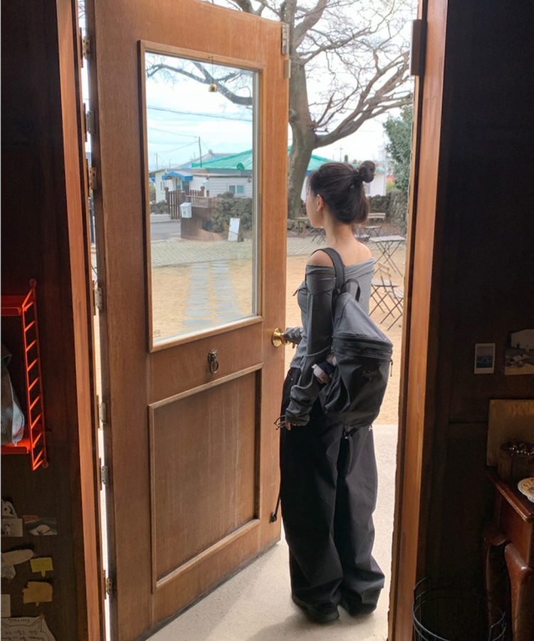 スタッドブラックパンツ BLACK