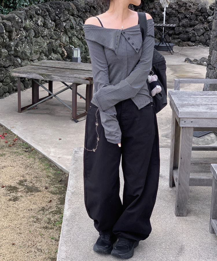 スタッドブラックパンツ BLACK