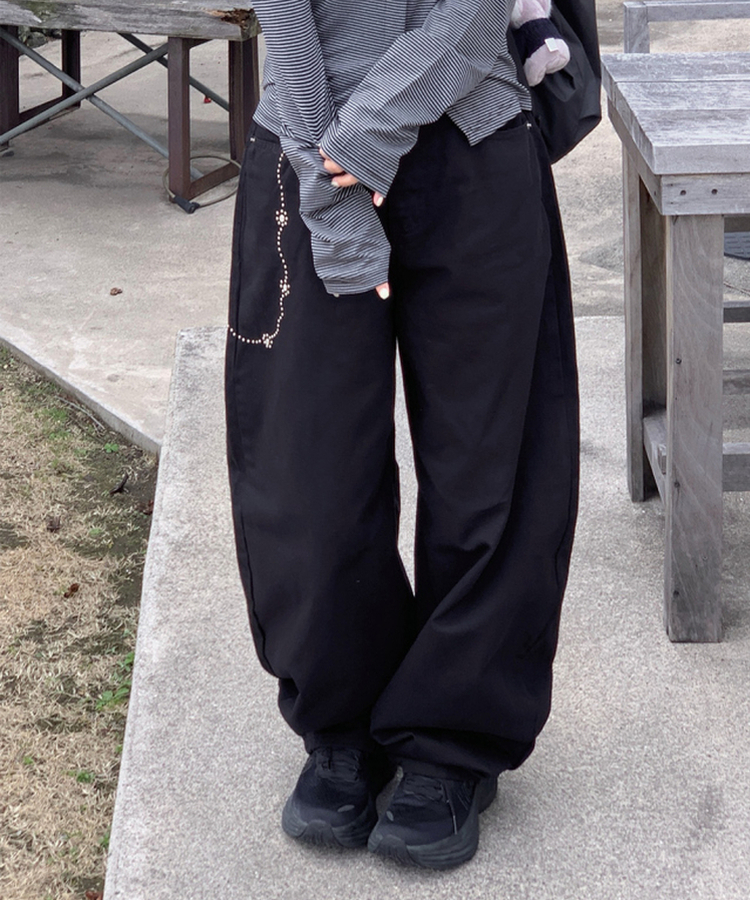 スタッドブラックパンツ BLACK