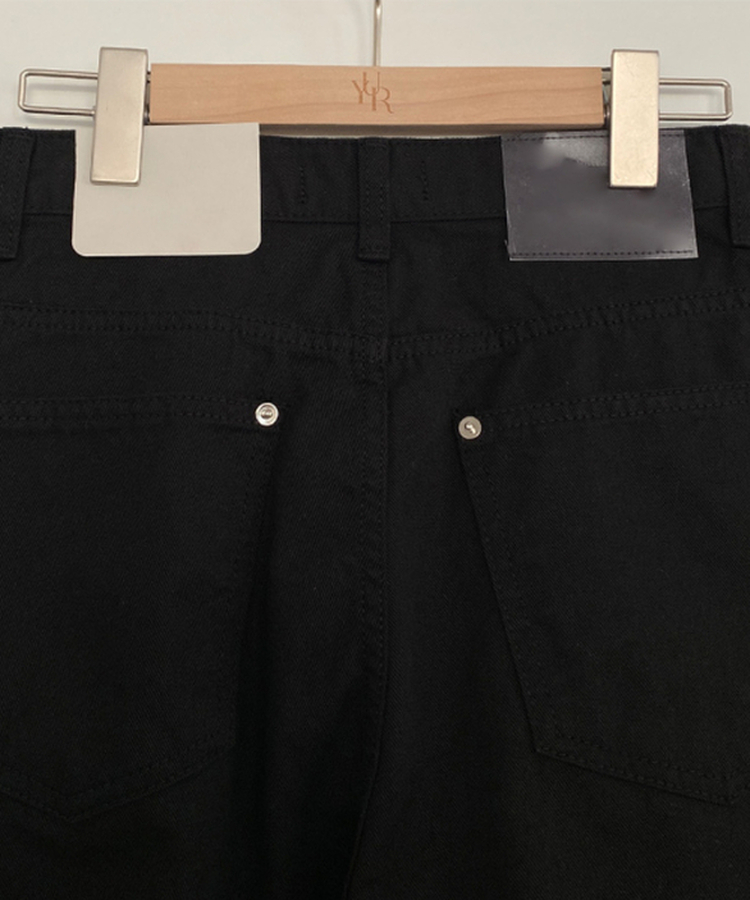 スタッドブラックパンツ