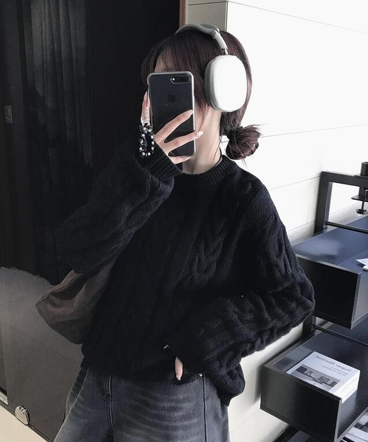 ケーブルラウンドニット BLACK