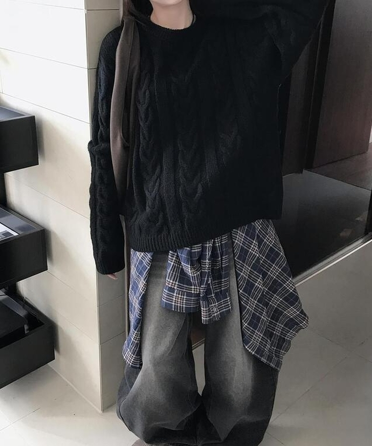 ケーブルラウンドニット BLACK