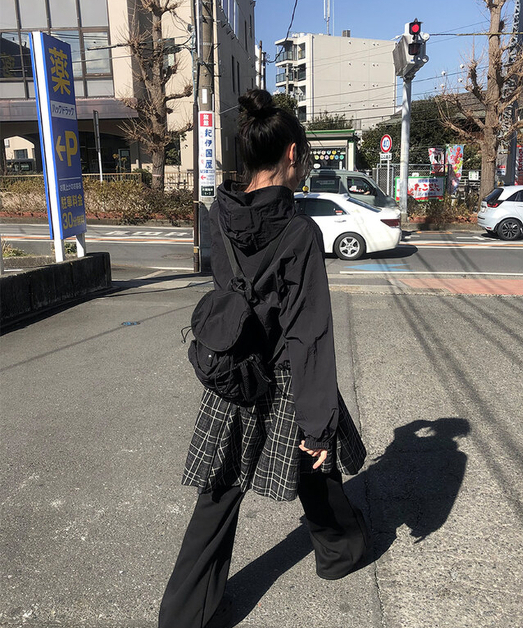 ストリングフードウインドブレーカー BLACK