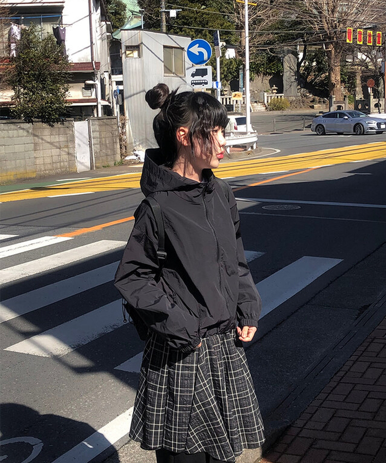 ストリングフードウインドブレーカー BLACK