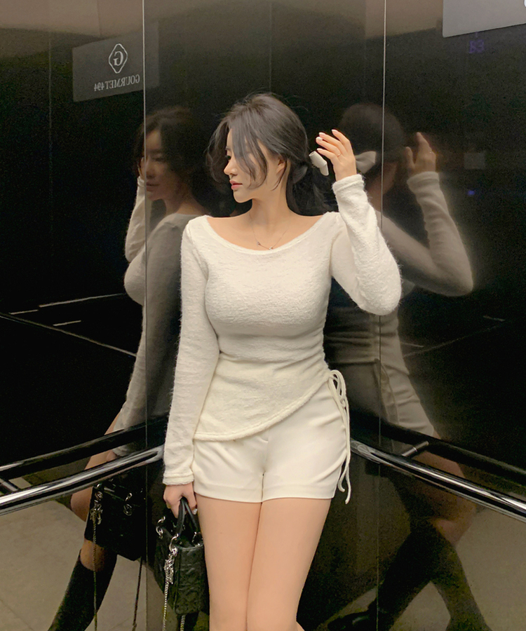 アンバランスオフショルダーシャーリングニット IVORY
