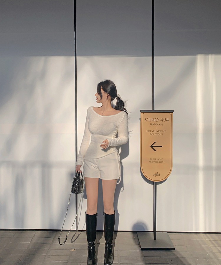 アンバランスオフショルダーシャーリングニット IVORY