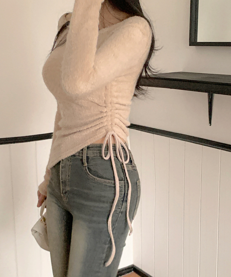 アンバランスオフショルダーシャーリングニット BEIGE