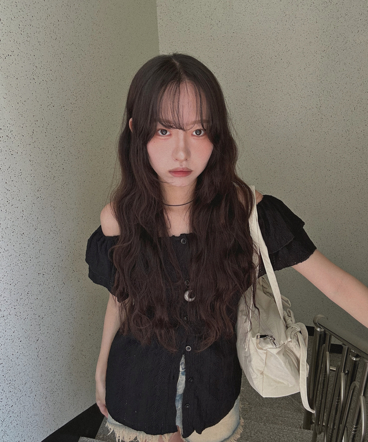 パンチングオフショルダーブラウス BLACK
