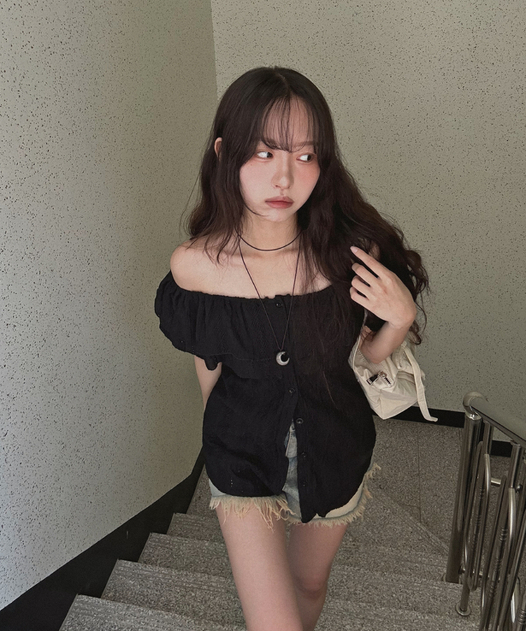 パンチングオフショルダーブラウス BLACK