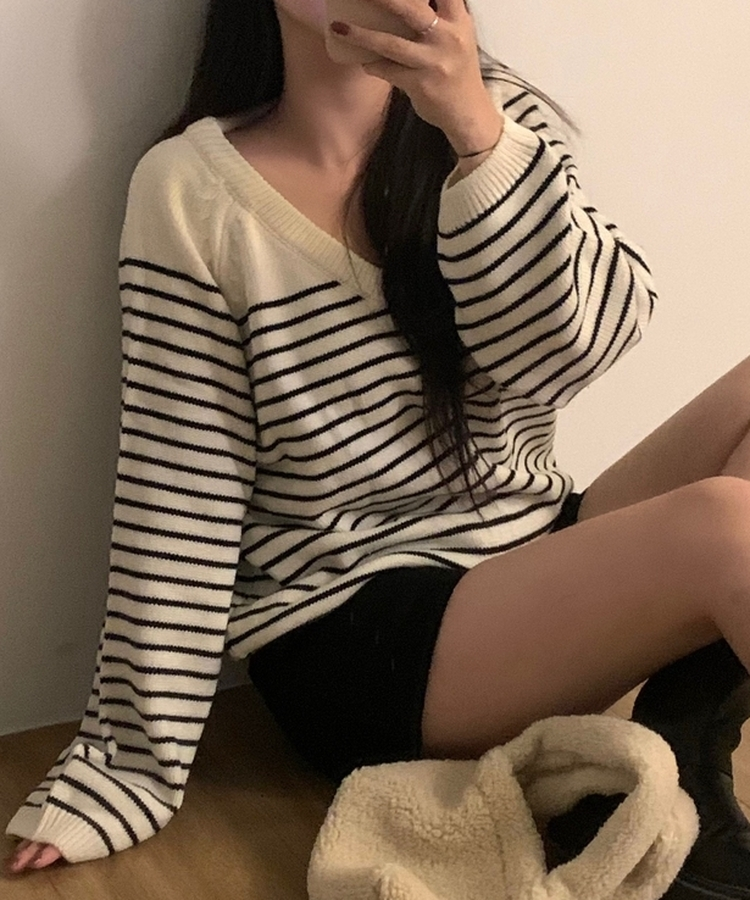 Vネックルーズストライプニット IVORY
