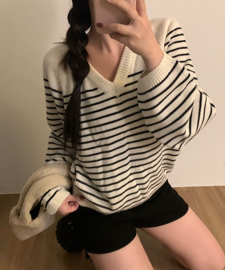 Vネックルーズストライプニット IVORY