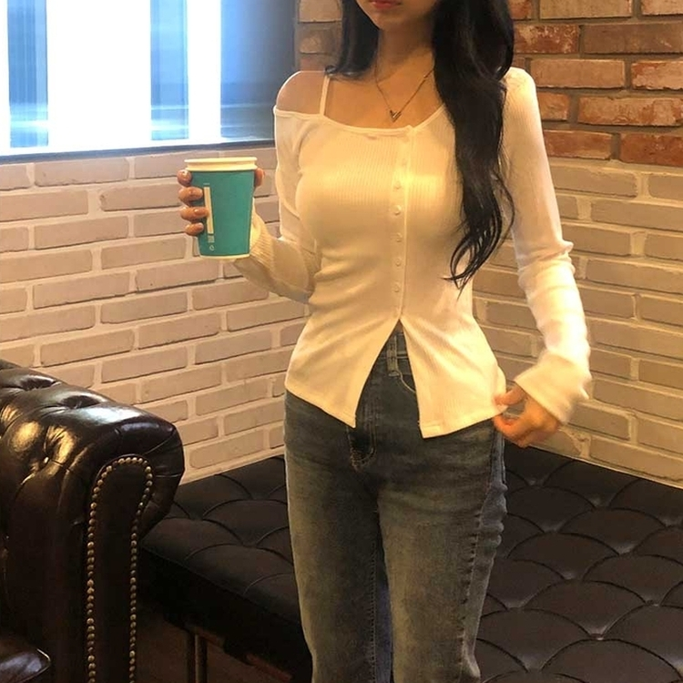 ワンオフショルダーボタンスリット長袖Ｔシャツ IVORY