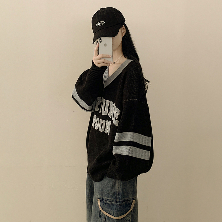 Vネックレタリングニット BLACK